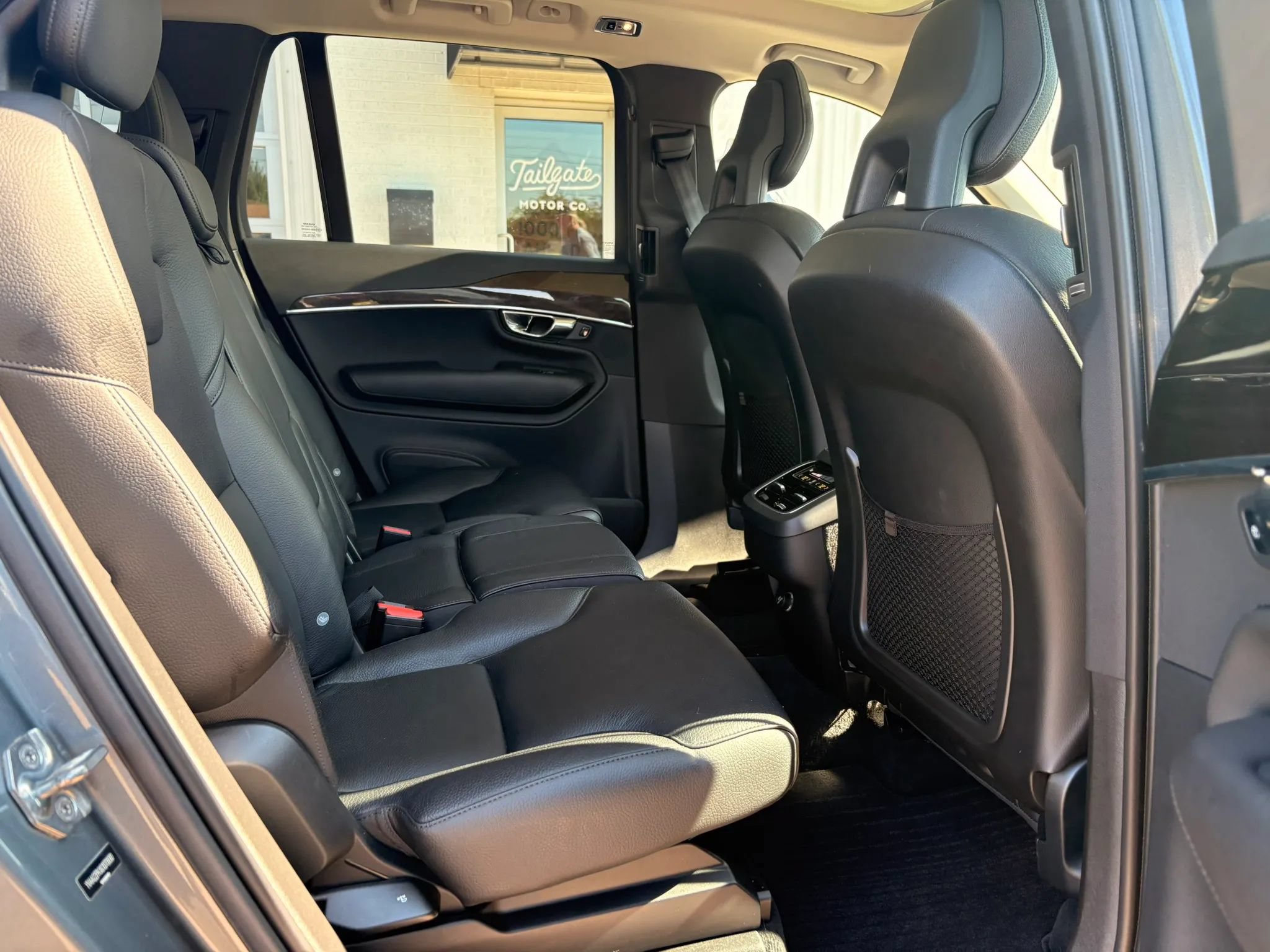 Used 2016 Volvo XC90 T6 Momentum w/ Momentum Plus Package AWD/4WD image 11