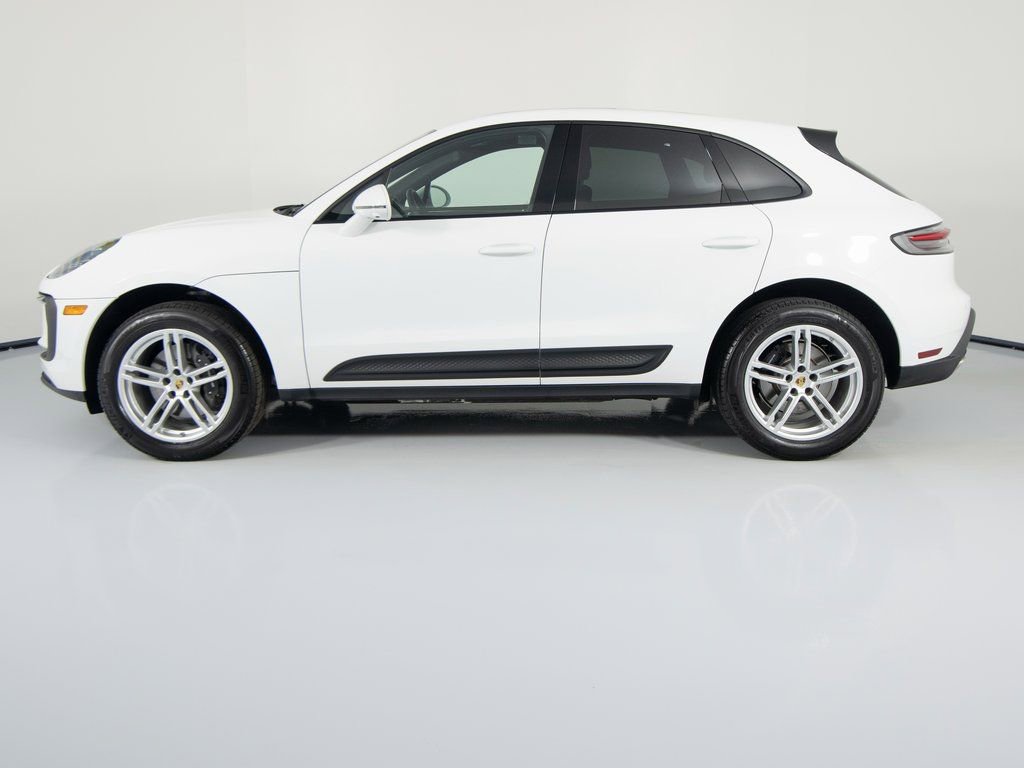 Certified 2025 Porsche Macan image 2