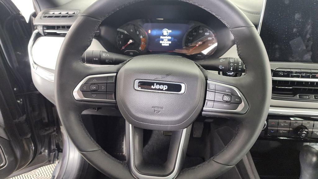 Used 2023 Jeep Compass Limited image 16