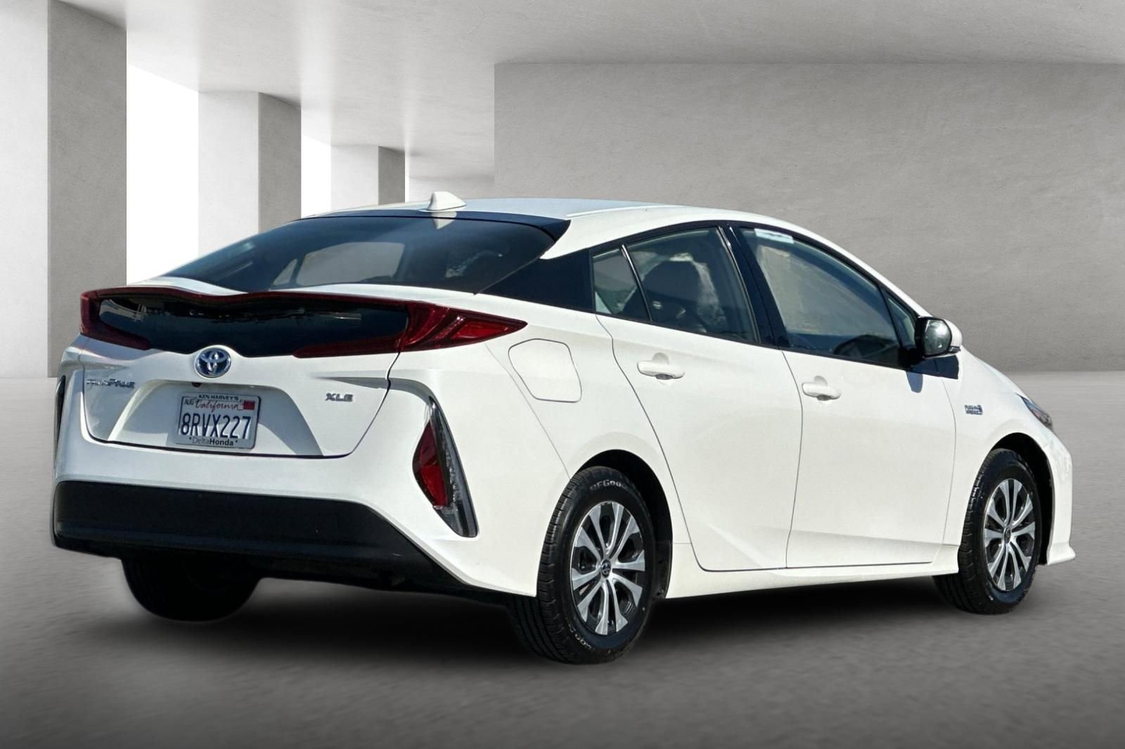 Used 2020 Toyota Prius Prime XLE image 4
