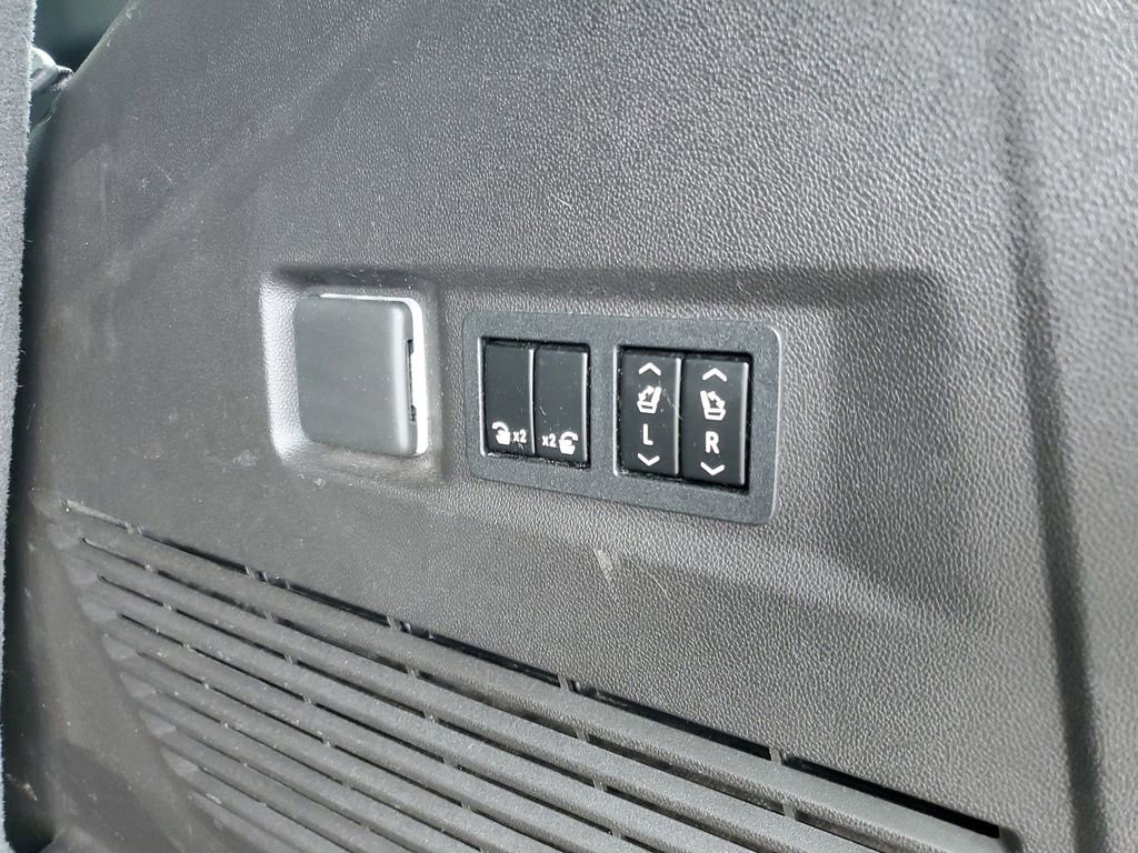 Used 2021 Chevrolet Tahoe RST w/ Luxury Package image 33