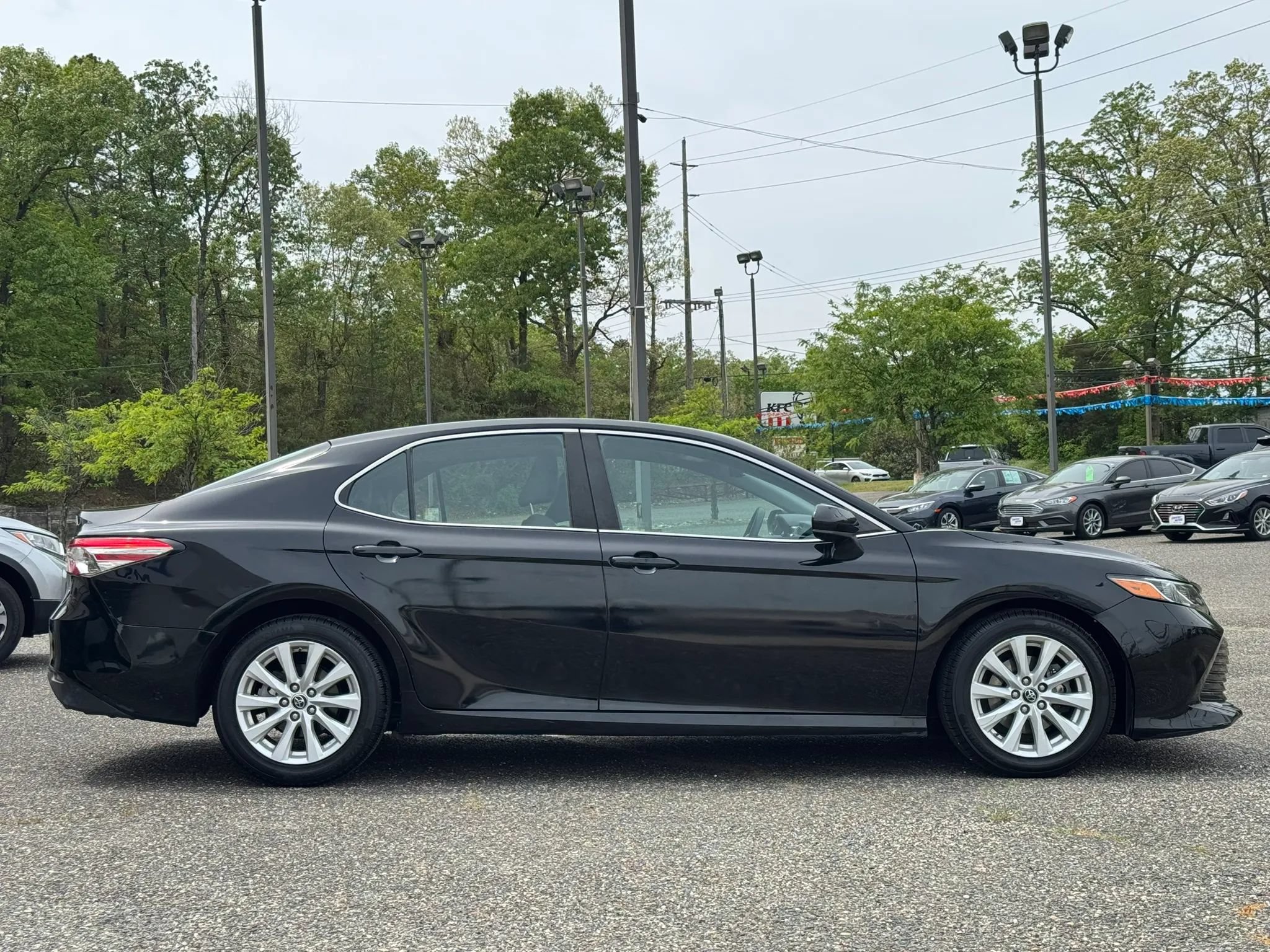 Used 2018 Toyota Camry LE FWD image 6