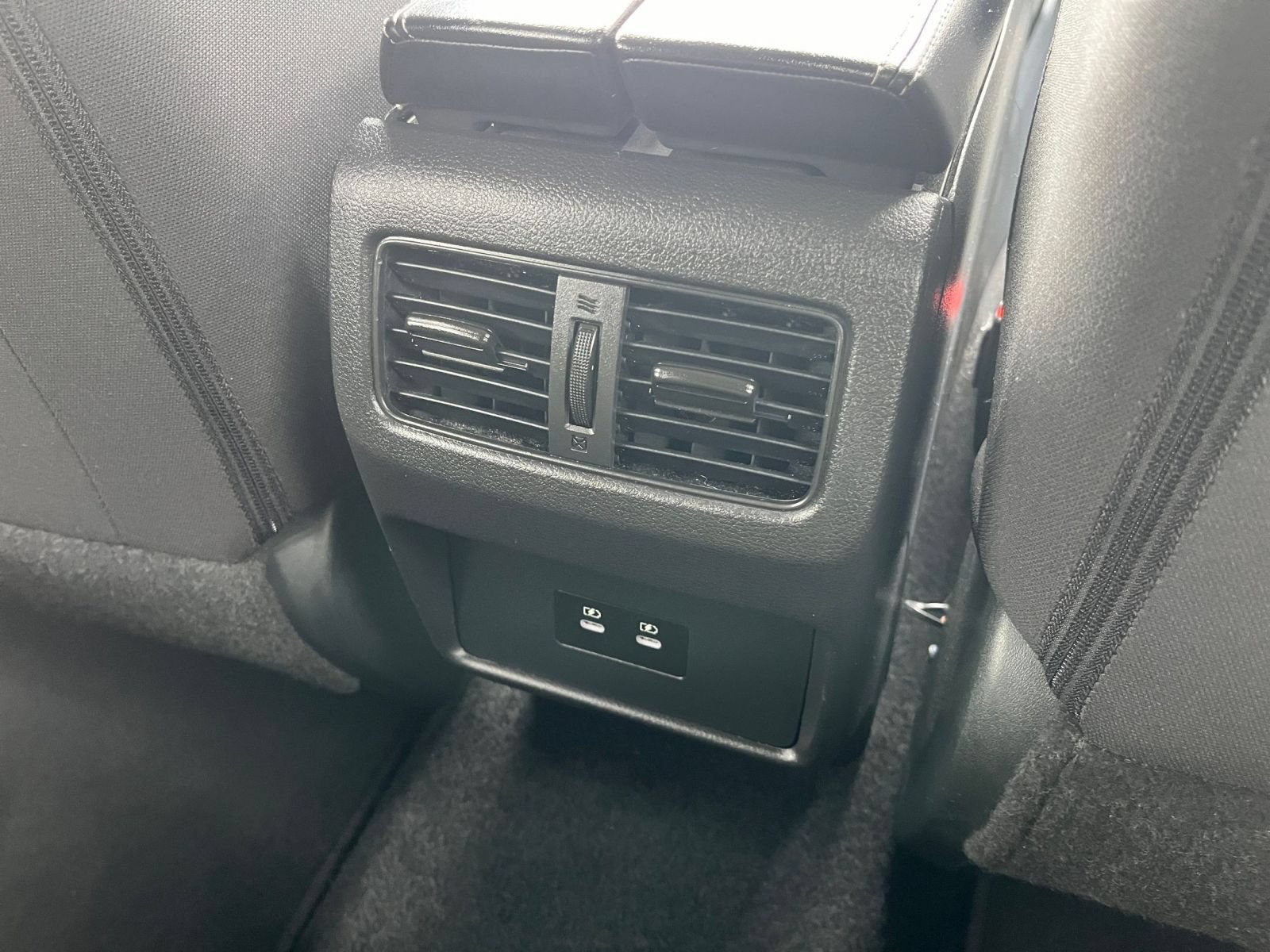 Used 2025 Nissan Rogue SV AWD/4WD image 25