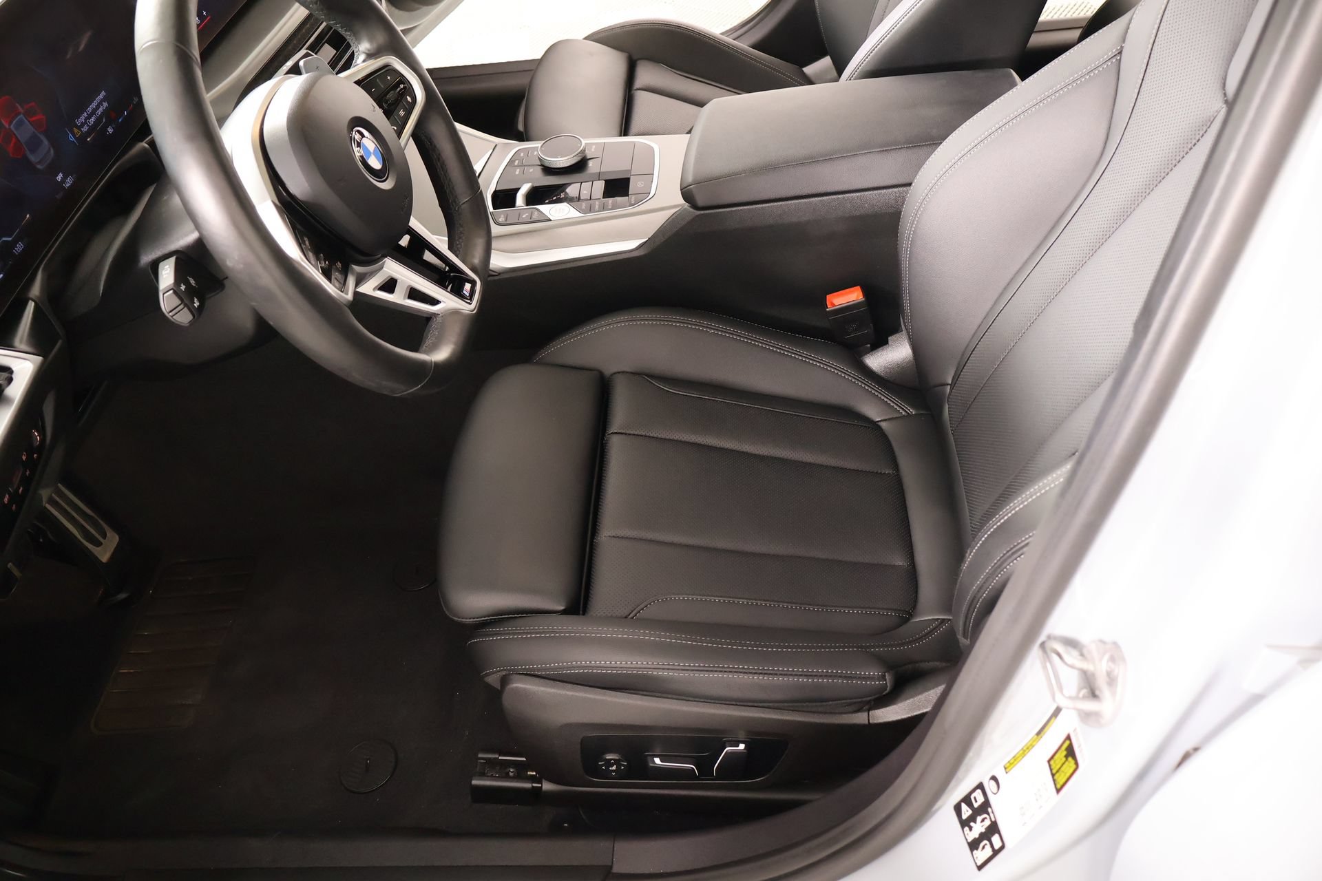 Used 2025 BMW 330i xDrive Sedan w/ M Sport Package AWD/4WD image 12