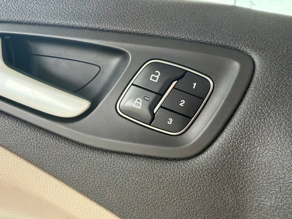 Used 2019 Ford Escape Titanium AWD/4WD image 18