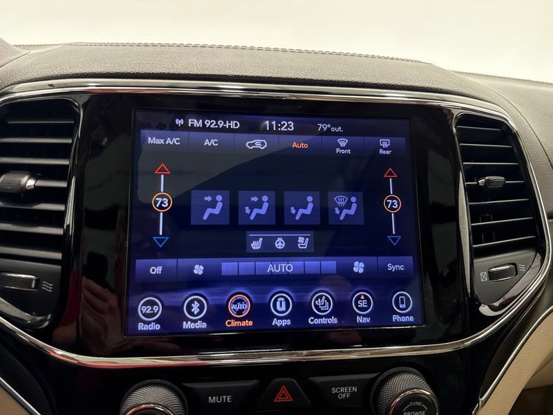 Used 2019 Jeep Grand Cherokee Overland AWD/4WD image 34