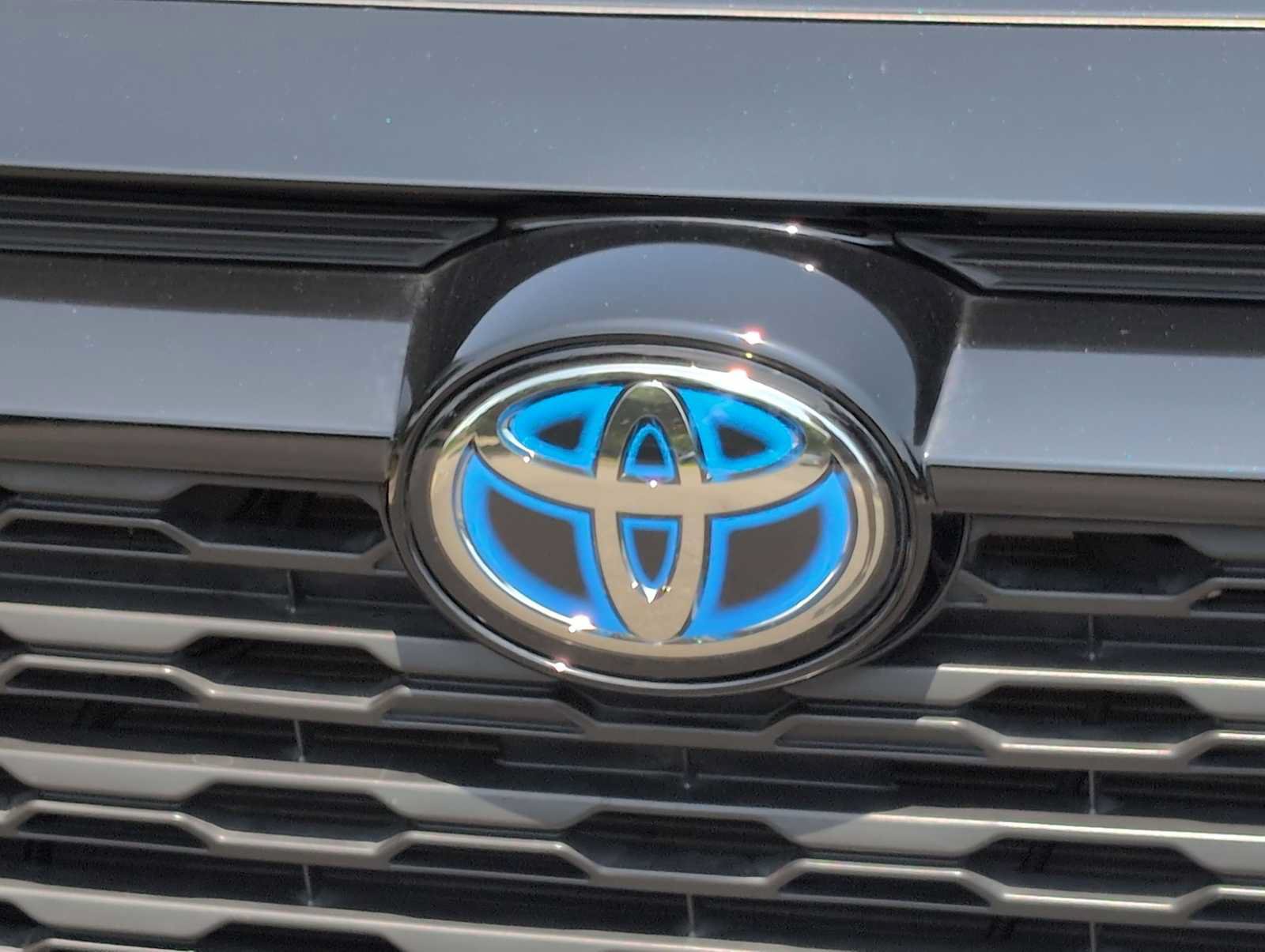 Used 2023 Toyota RAV4 XLE w/ Convenience Package AWD/4WD image 12