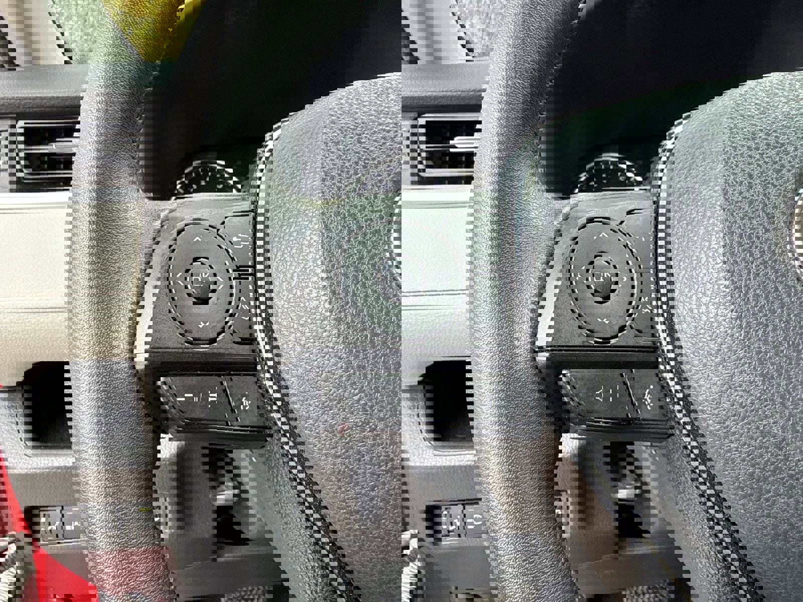 Used 2021 Toyota RAV4 XLE Premium image 31