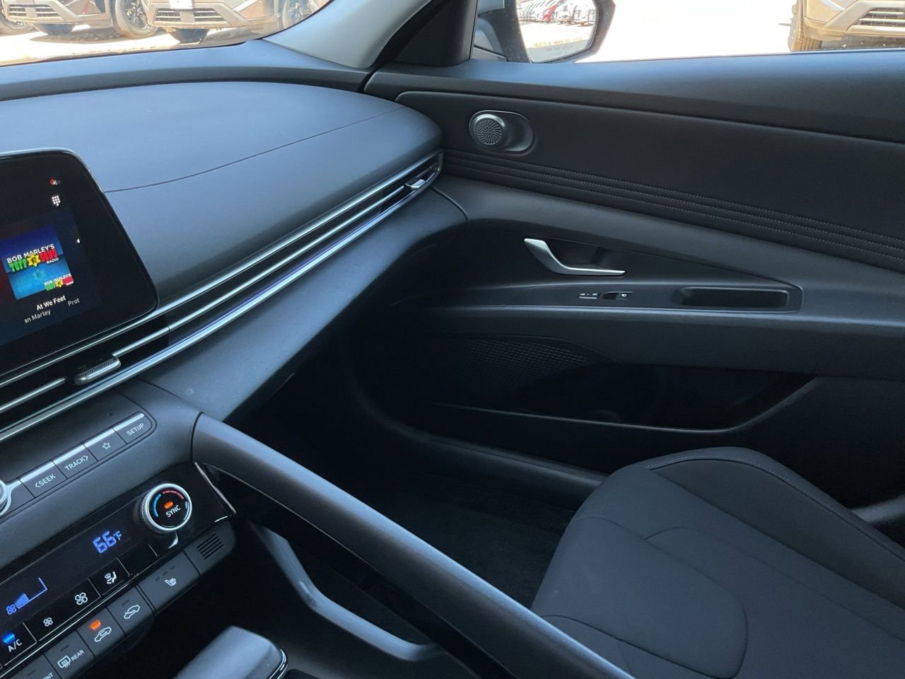 Used 2025 Hyundai Elantra SEL image 36