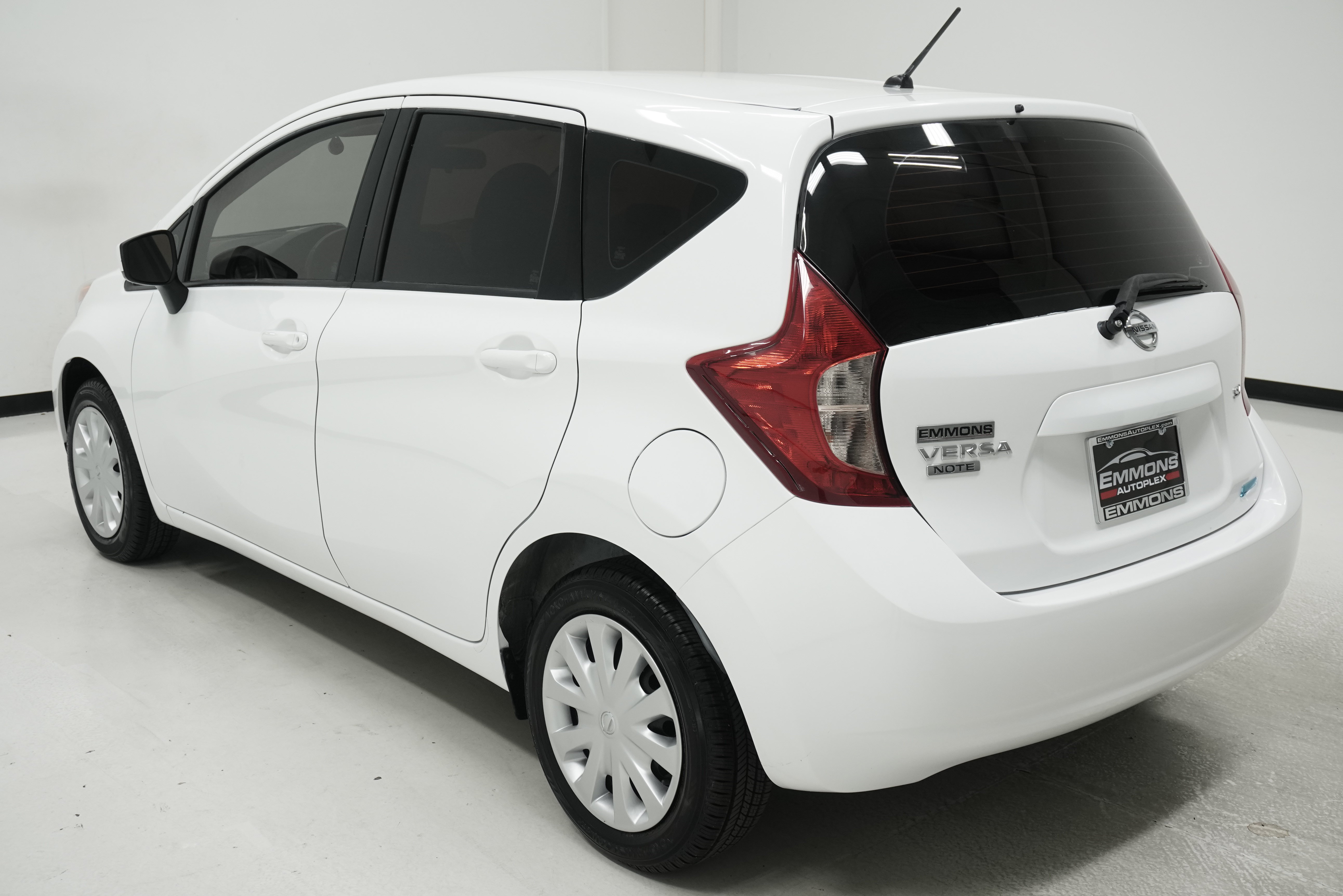 Used 2015 Nissan Versa Note SV FWD image 6