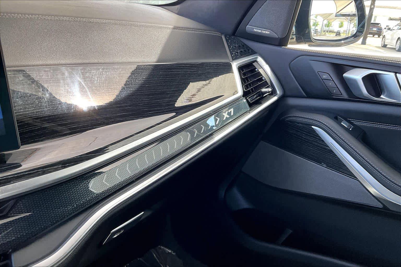 Used 2025 BMW X7 xDrive40i w/ M Sport Package AWD/4WD image 34