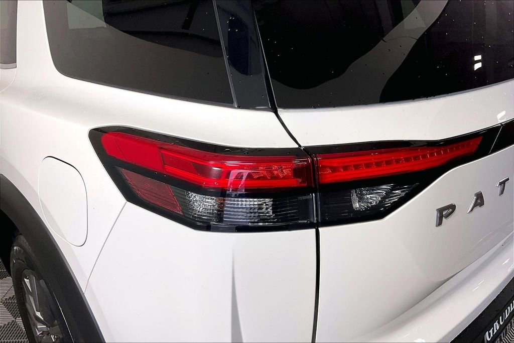Used 2022 Nissan Pathfinder SV FWD image 42