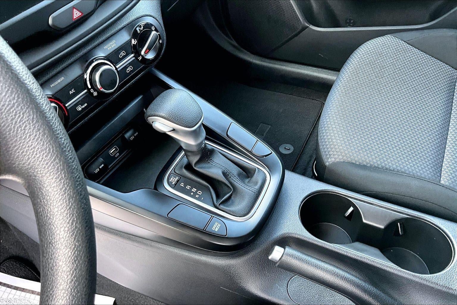 Used 2025 Kia Soul LX w/ LX Technology Package FWD image 18