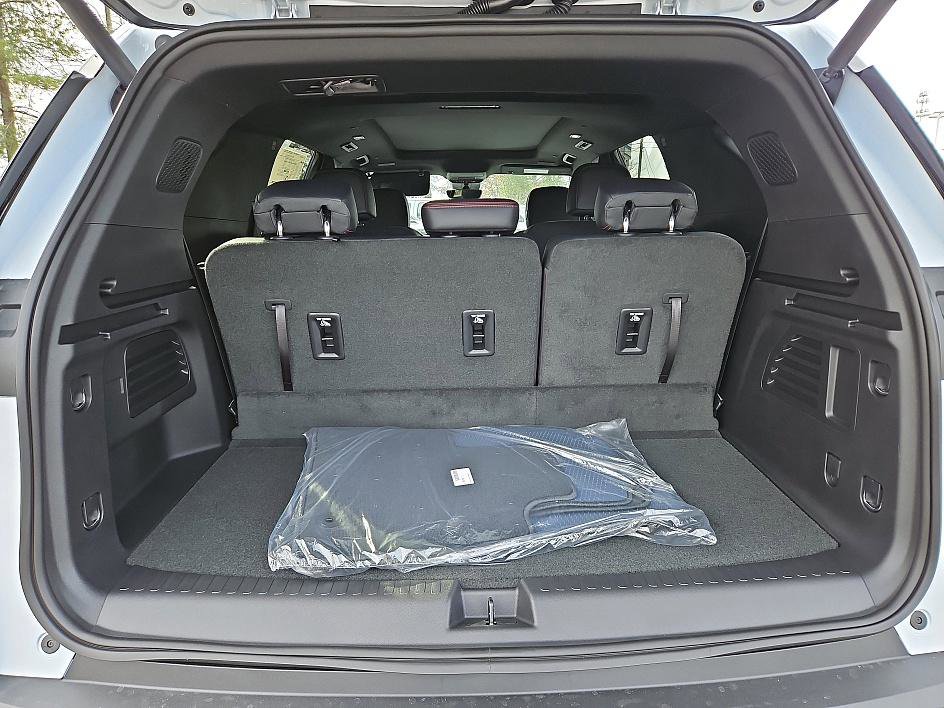 New 2026 Chevrolet Traverse Z71 w/ Enhanced Driving Package AWD/4WD image 12