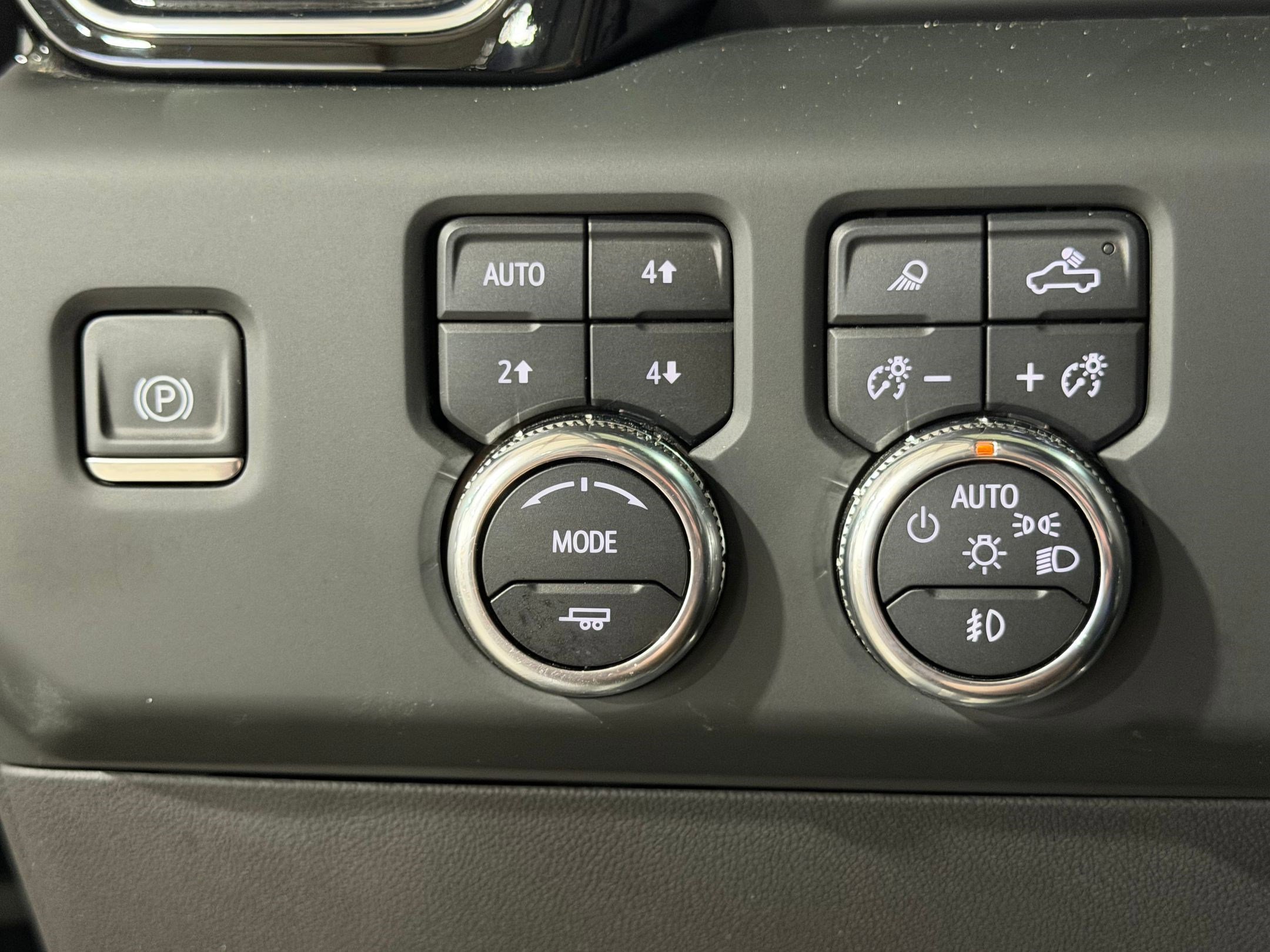 Used 2023 GMC Sierra 1500 Denali w/ Technology Package AWD/4WD image 16
