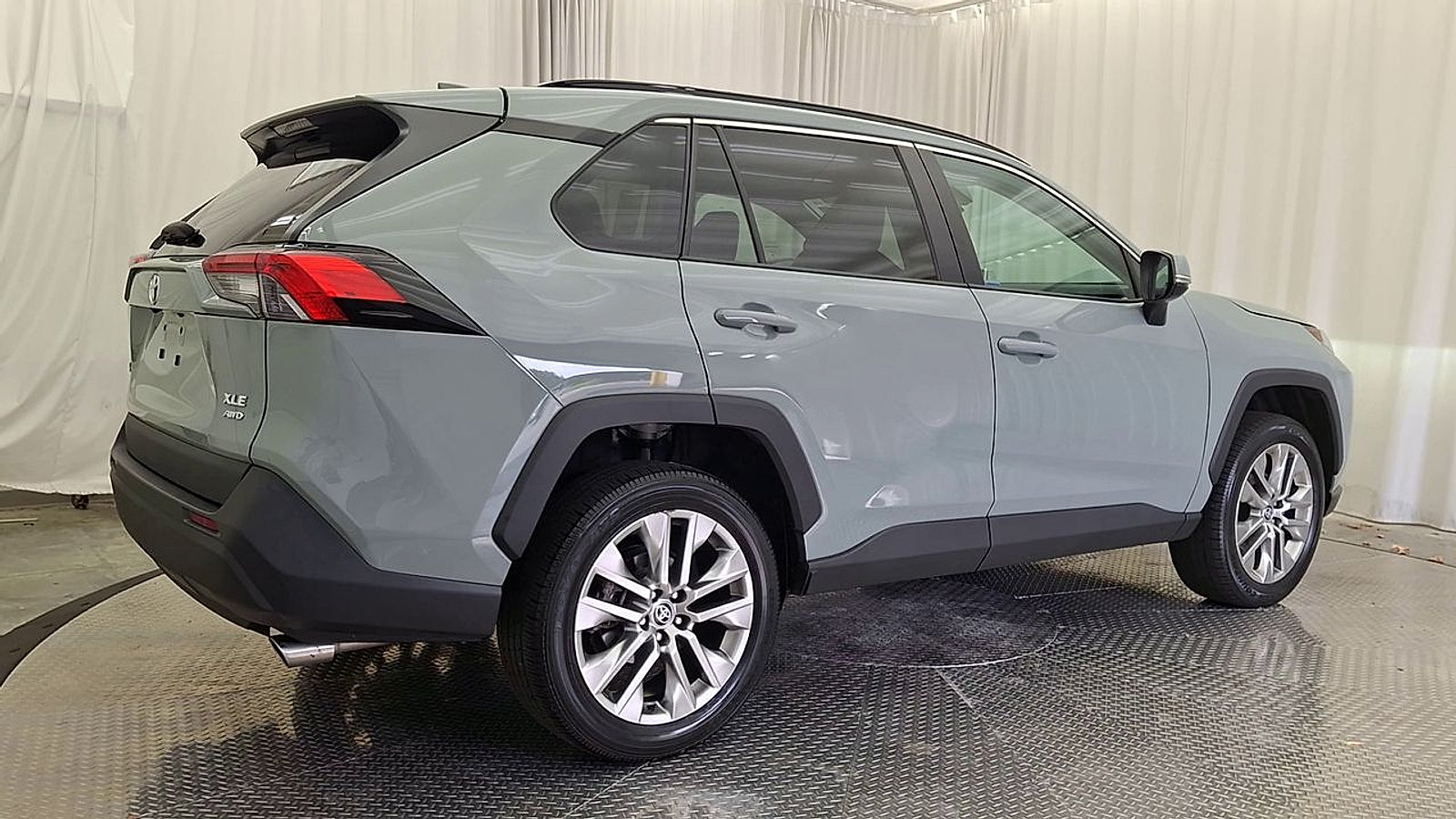 Used 2023 Toyota RAV4 XLE Premium AWD/4WD image 6