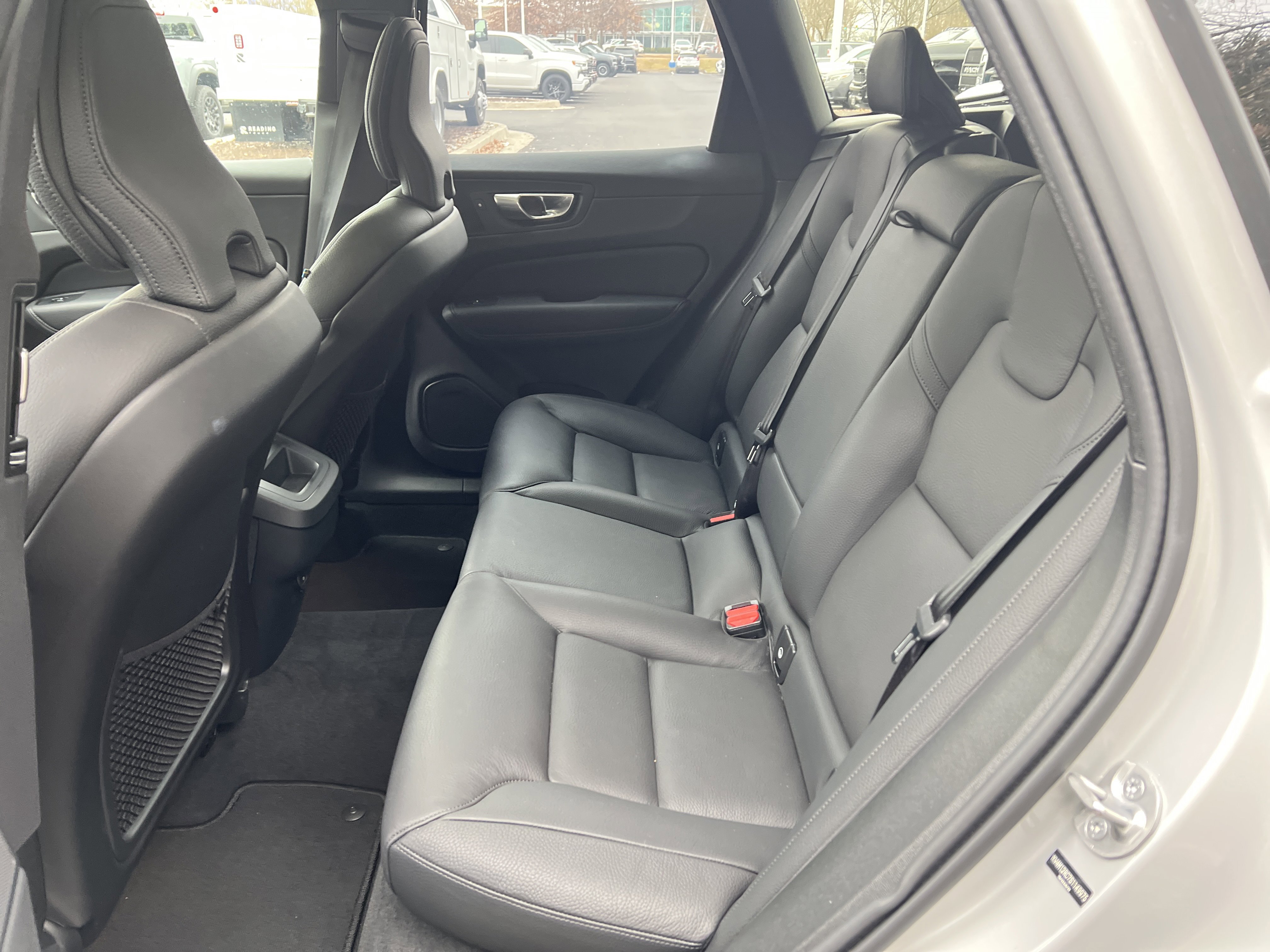 Used 2025 Volvo XC60 B5 Plus image 31