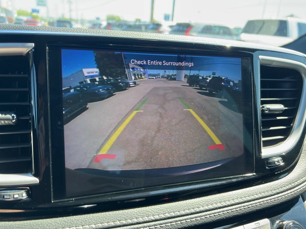 Used 2022 Chrysler Pacifica Touring-L w/ S Appearance Package AWD/4WD image 13
