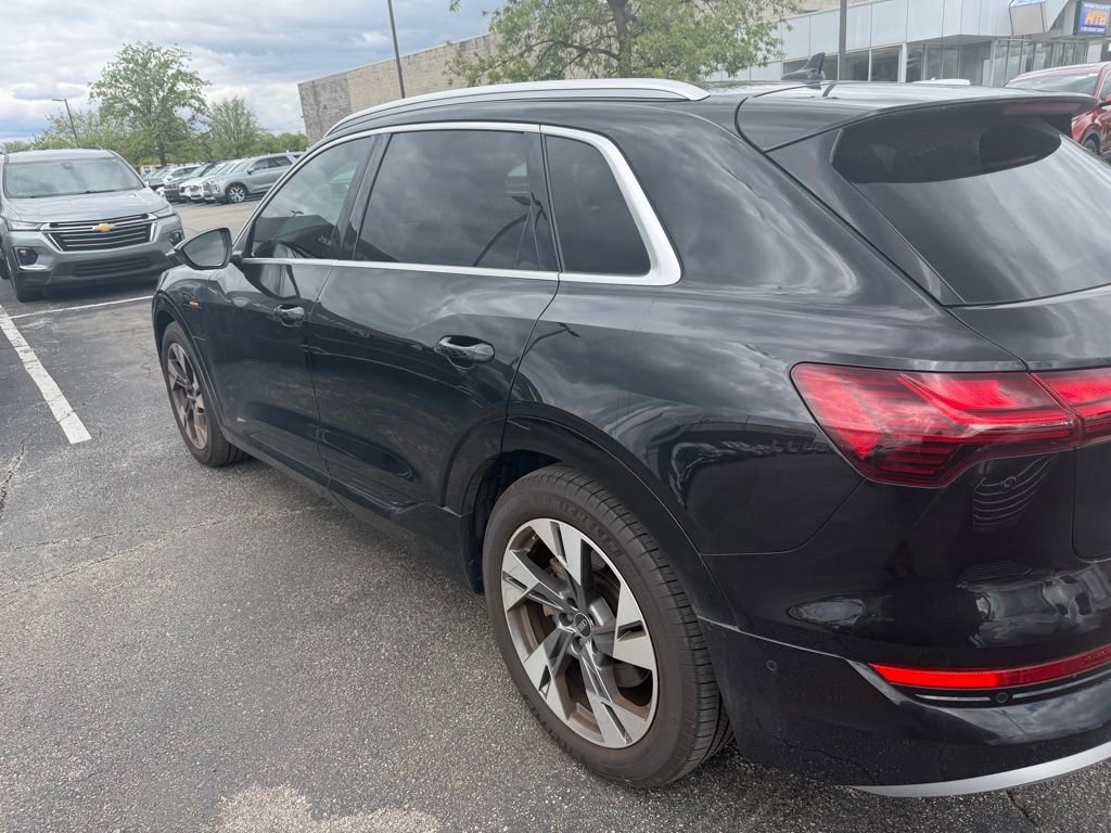 Used 2022 Audi e-tron Premium Plus AWD/4WD image 5