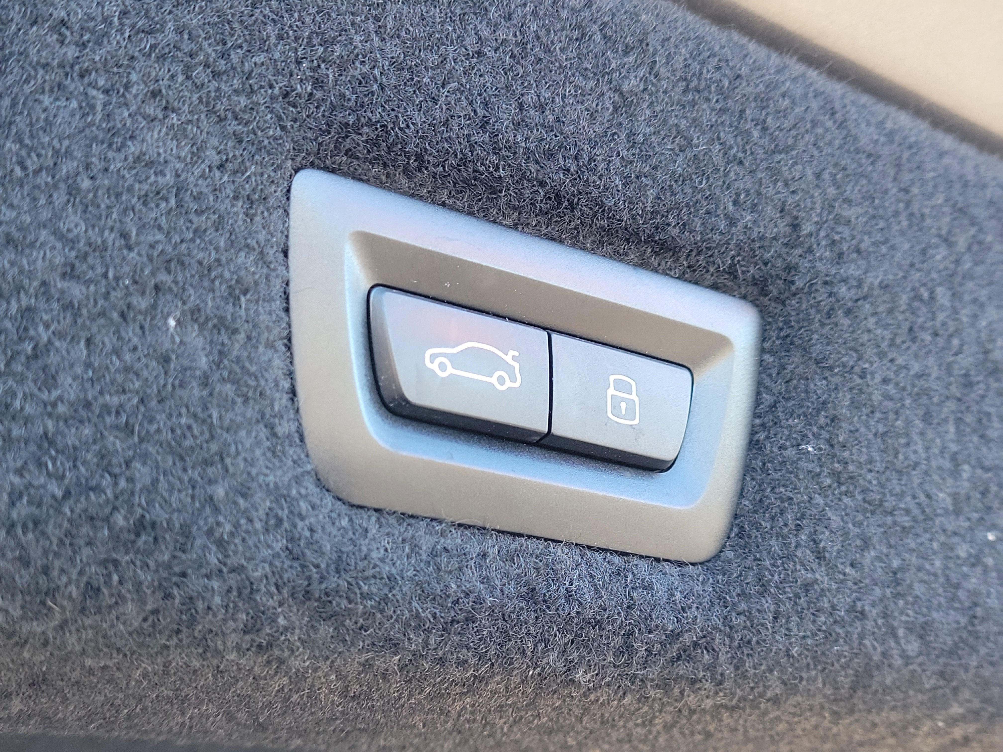 Used 2023 BMW 740i image 8