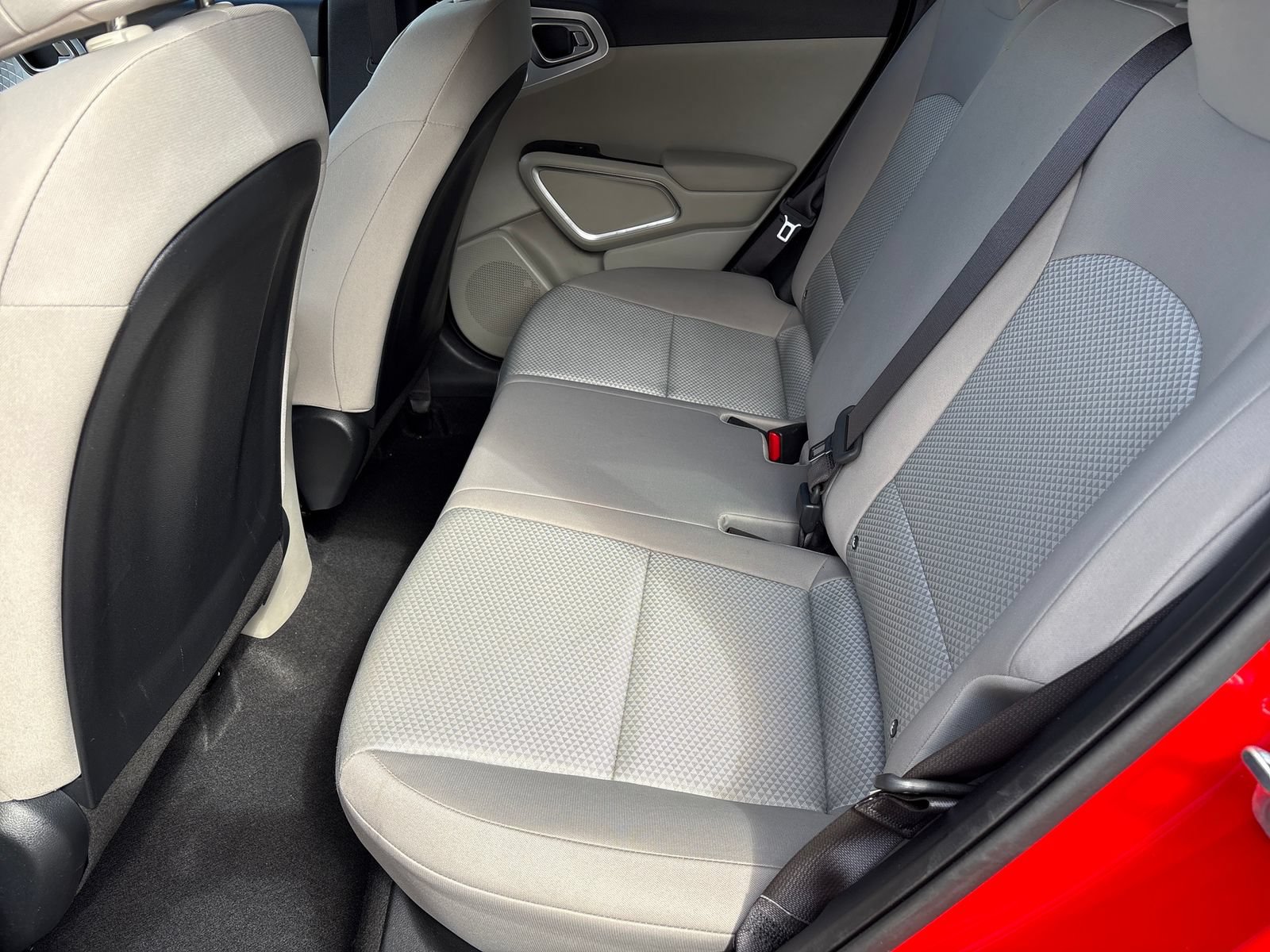 Used 2025 Kia Soul LX w/ LX Technology Package FWD image 25