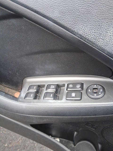 Used 2017 Kia Forte S image 16