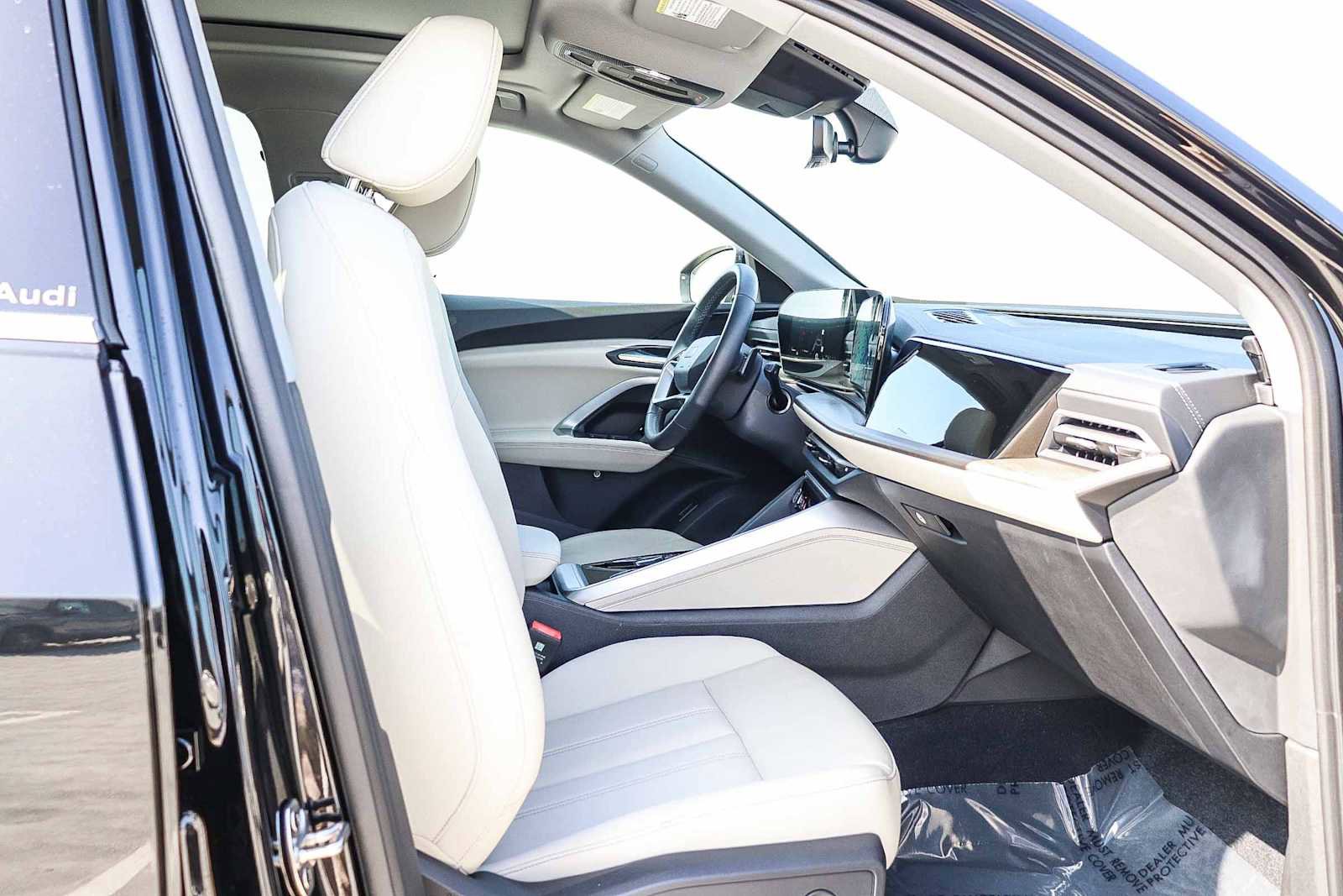 Used 2025 Audi Q5 Premium w/ Convenience Package image 21