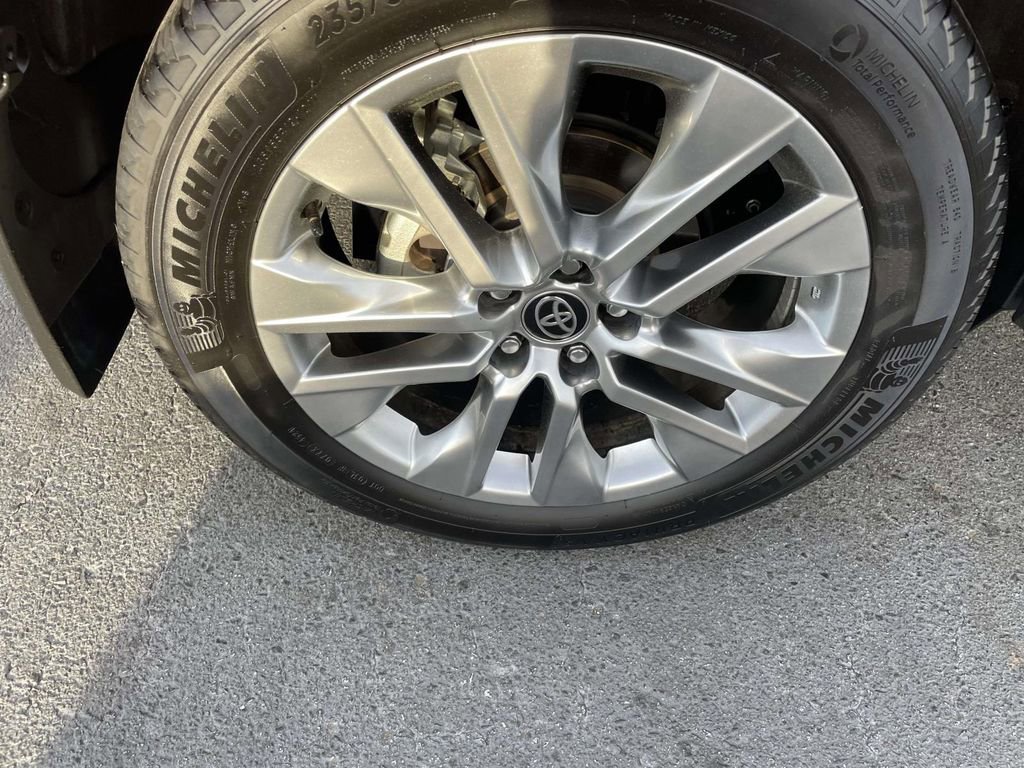 Used 2025 Toyota RAV4 XLE Premium image 12