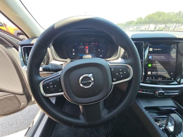 Used 2025 Volvo S60 B5 Core image 4