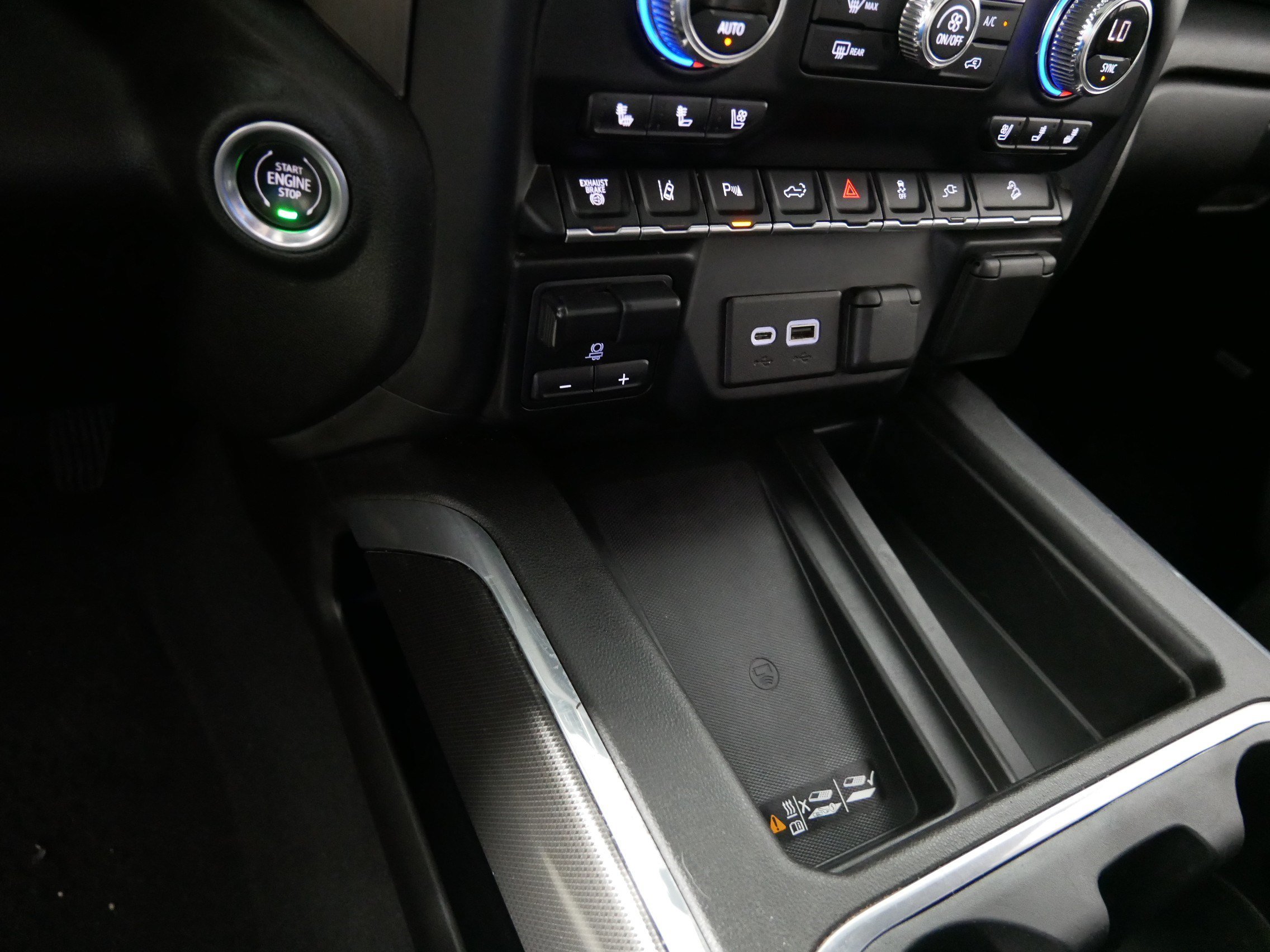Certified 2022 GMC Sierra 3500 AT4 w/ AT4 Premium Plus Package AWD/4WD image 29
