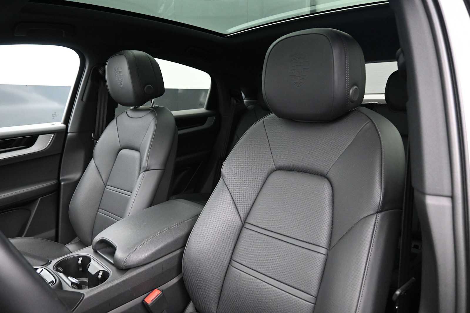 Certified 2026 Porsche Cayenne Coupe AWD/4WD image 5