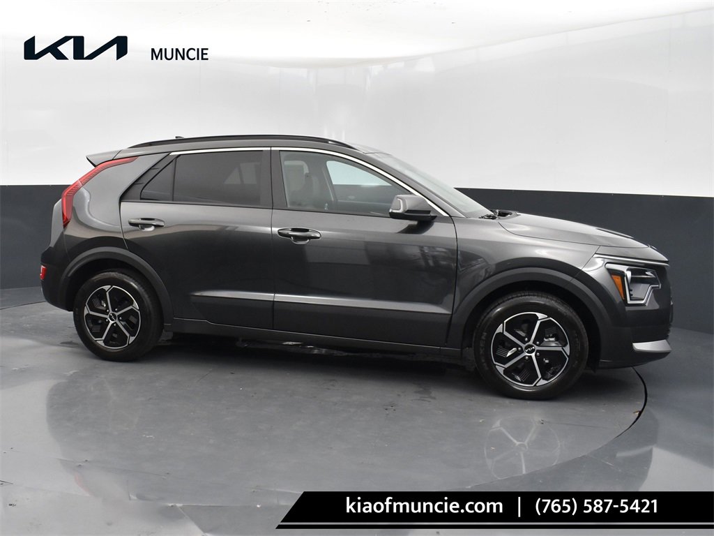 New 2025 Kia Niro EX