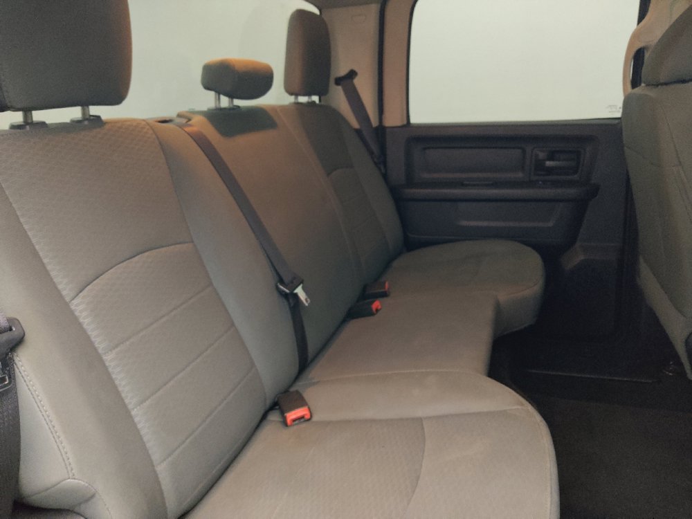 Used 2017 RAM 1500 Express RWD image 19