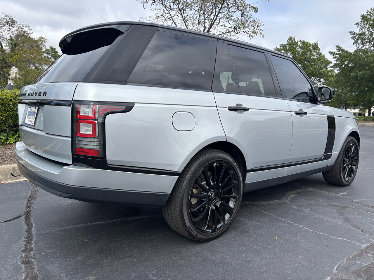 Used 2017 Land Rover Range Rover HSE image 13