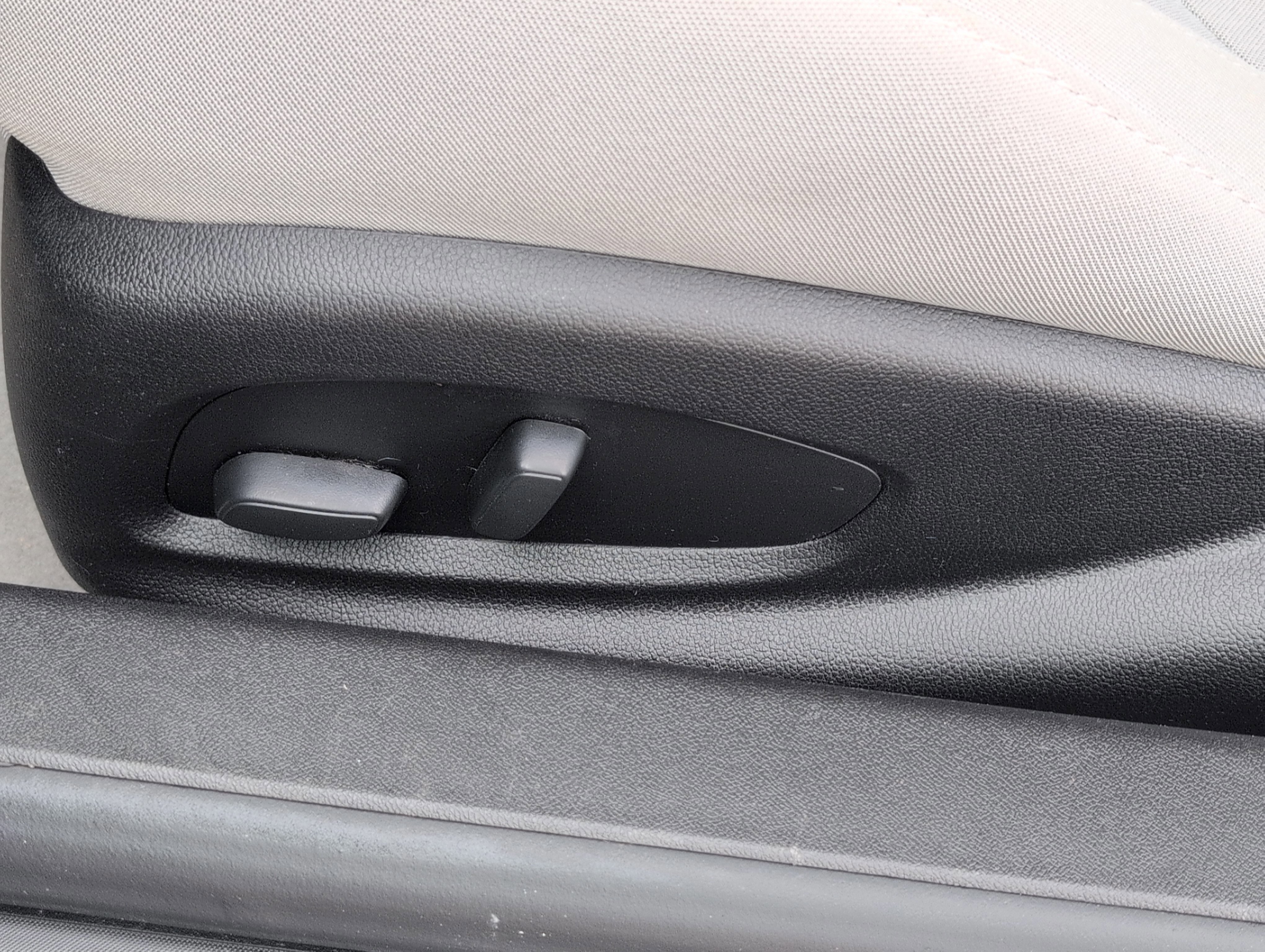 Used 2020 Chevrolet Camaro LT RWD image 14