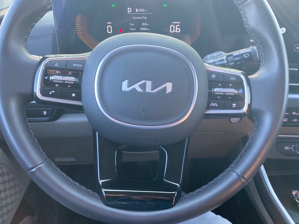 Used 2025 Kia Carnival FWD image 13