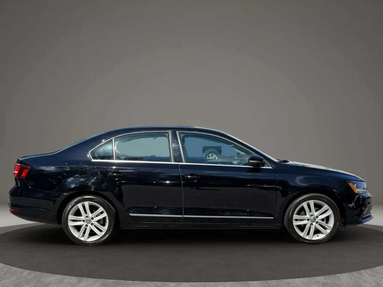 Used 2017 Volkswagen Jetta SEL FWD image 4