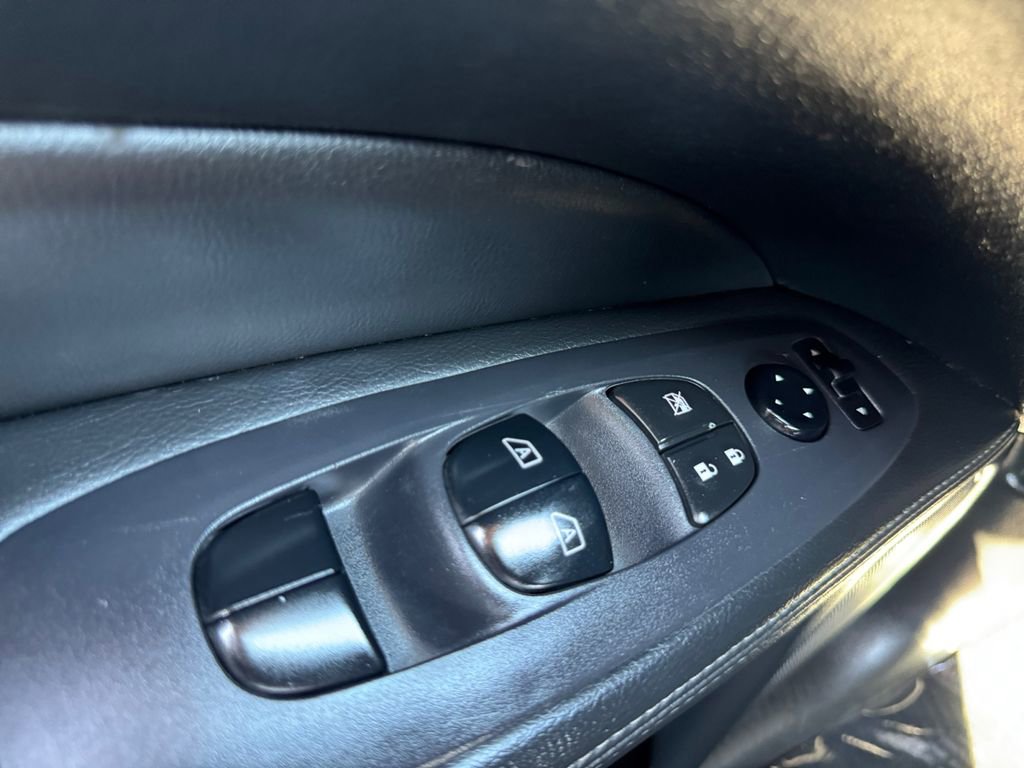 Used 2020 Nissan Pathfinder SV image 20