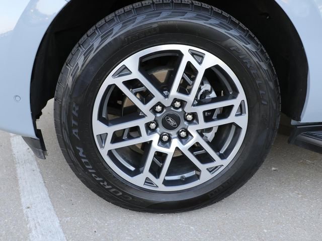Used 2025 Ford Expedition Active AWD/4WD image 8
