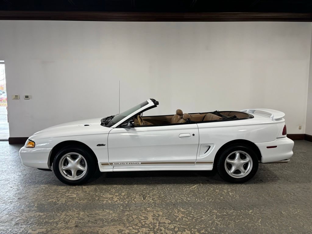 Used 1998 Ford Mustang GT RWD image 2