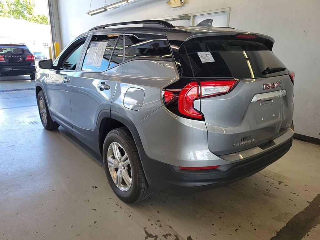 Used 2023 GMC Terrain SLE w/ Driver Convenience Package AWD/4WD image 4