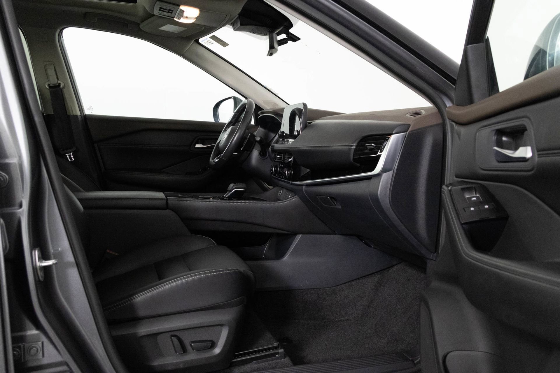 Used 2023 Nissan Rogue SL w/ SL Premium Package image 42