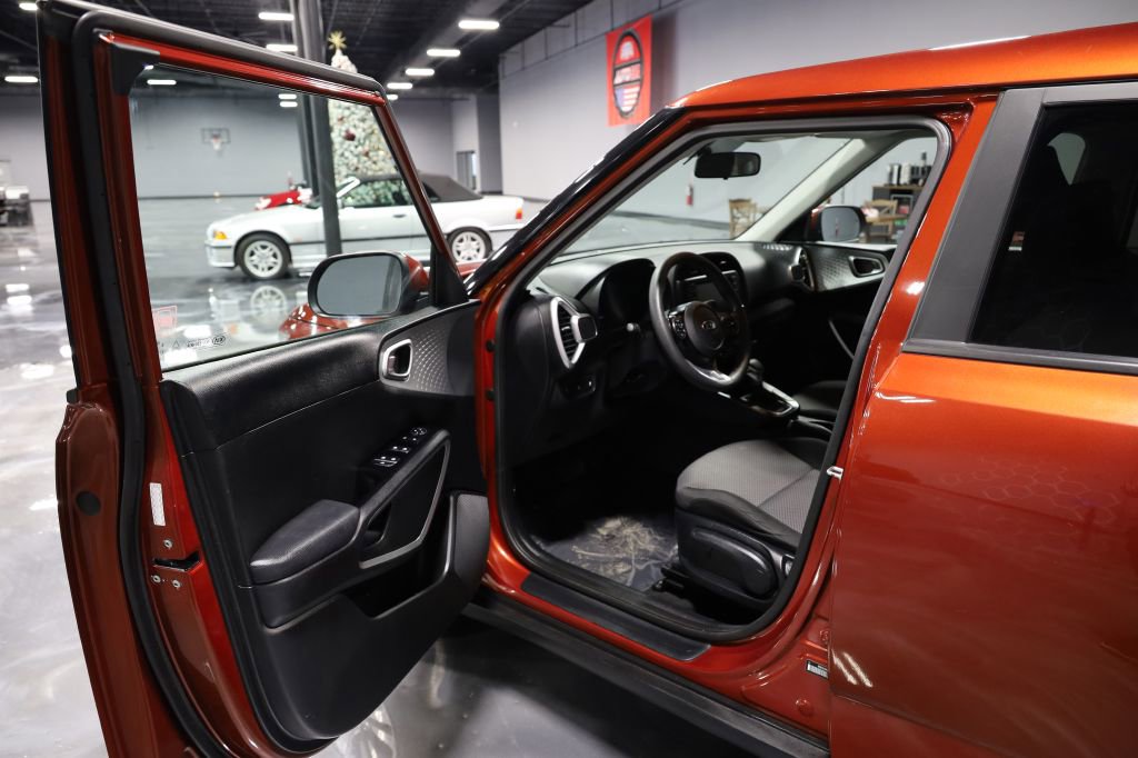 Used 2021 Kia Soul LX image 9