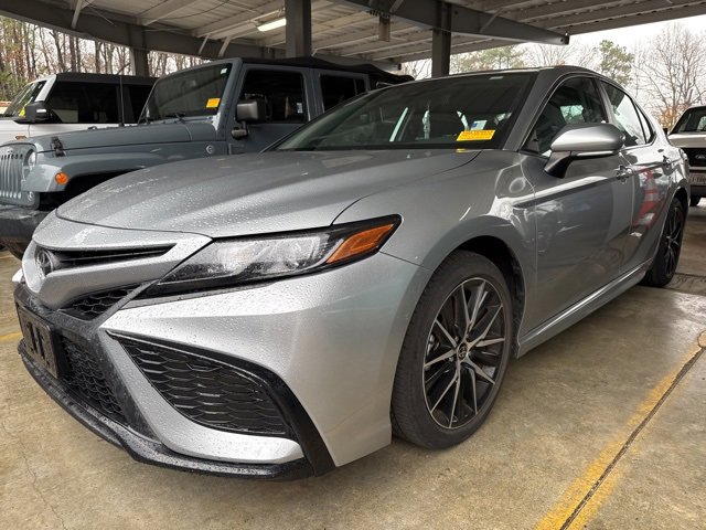 Used 2022 Toyota Camry SE image 1