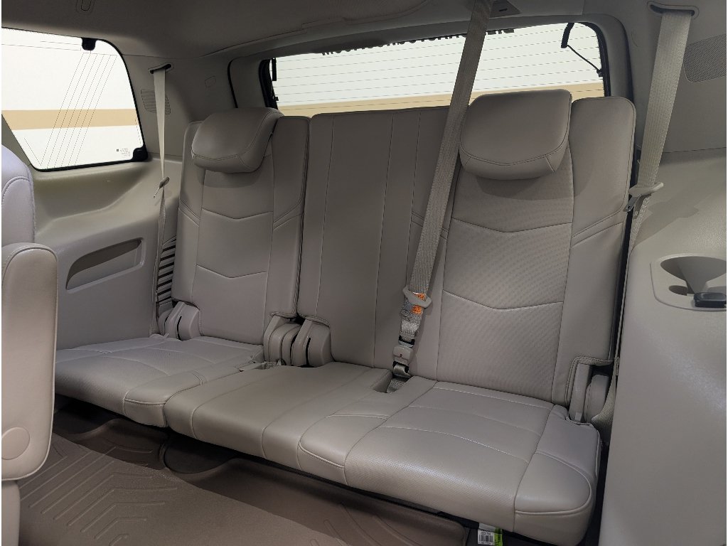 Used 2017 Cadillac Escalade Luxury AWD/4WD image 17