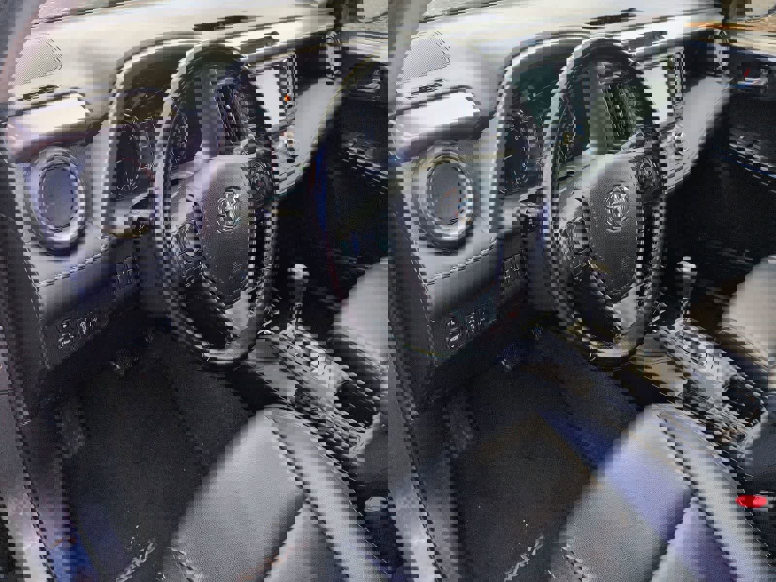 Used 2016 Toyota RAV4 Limited image 10