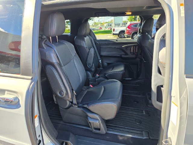 Used 2024 Toyota Sienna XSE w/ XSE Plus Package AWD/4WD image 14