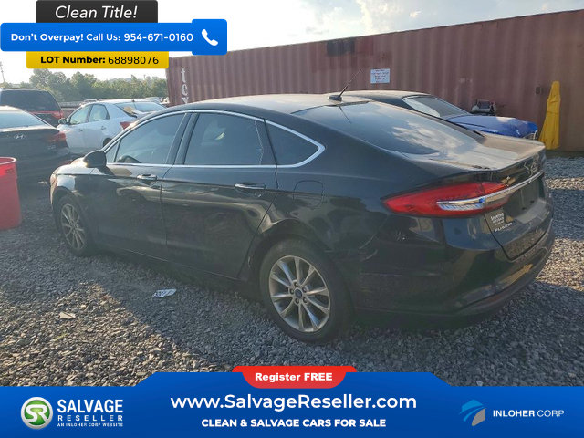 Used 2017 Ford Fusion SE w/ Fusion SE Technology Package FWD image 3