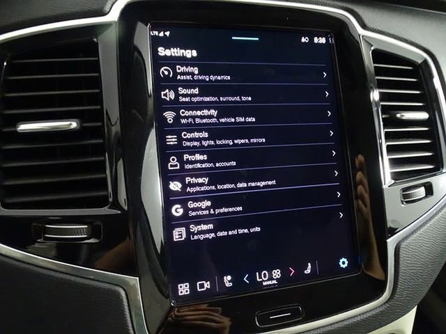 Used 2023 Volvo XC90 B6 Plus image 39