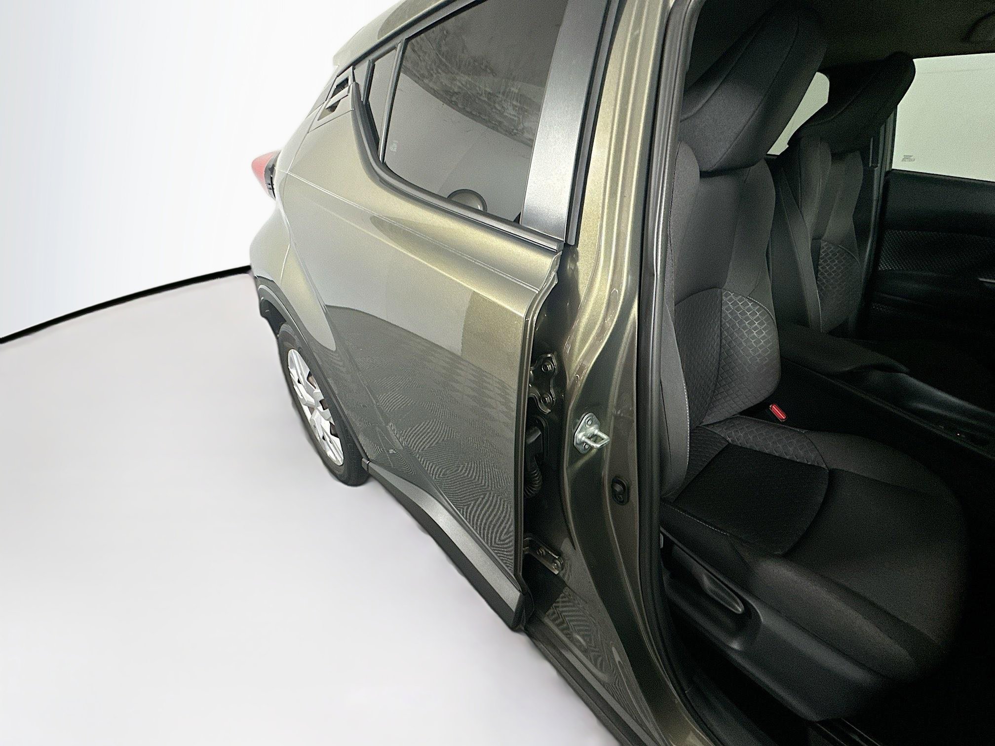 Used 2021 Toyota C-HR LE FWD image 27